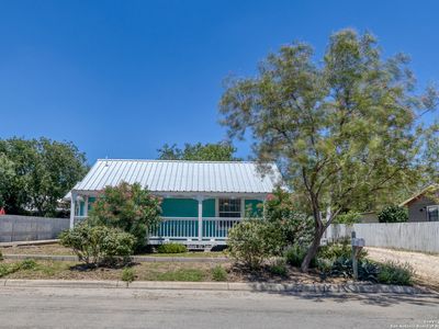 327 S Wood, Uvalde, TX, 78801