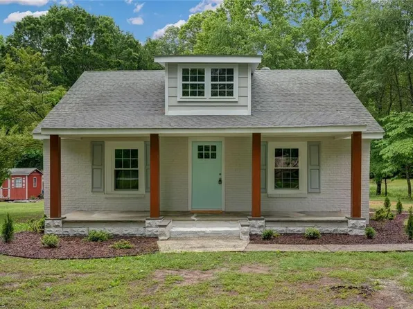 222 S Edgewood Rd, Eden, NC 27288