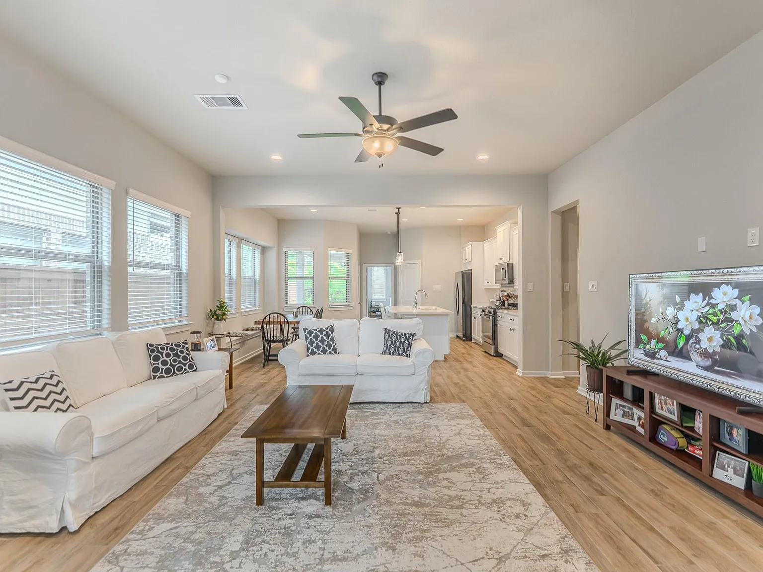4 bed, 3.0 bath, 2001 sqft, $2,750 — Photo 3