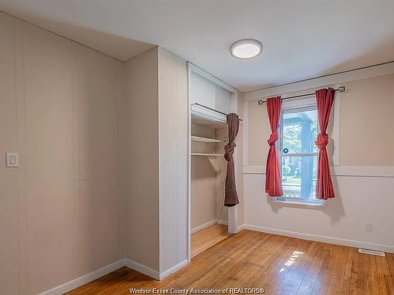 1630 Marentette Ave — Photo 8