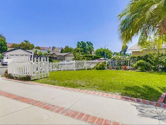 4th image of 4651 Avenida Del Este