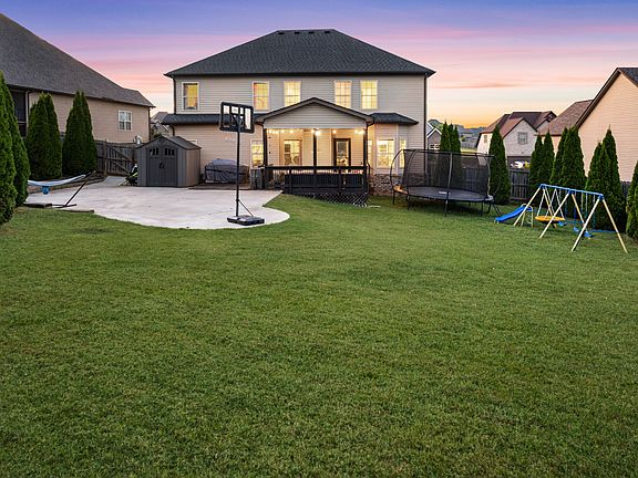 5th image of 166 Melbourne Dr
