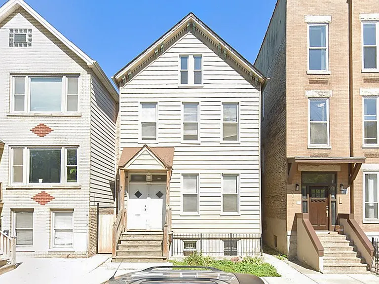 3309 N Southport Ave — Photo 2