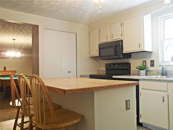 4th image of 746 Laurelwood Dr SE