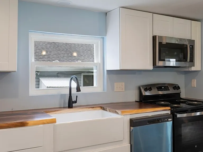 Farmhouse sink