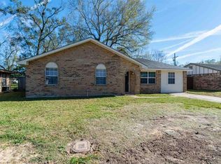 365 Triangle Dr, Vidor, TX 77662