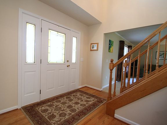 3rd image of 8 Jewelberry Dr