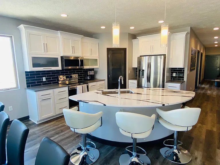 Kitchen; Quartz countertops; ample seating