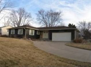 3200 Paradise Dr, Hastings, NE 68901
