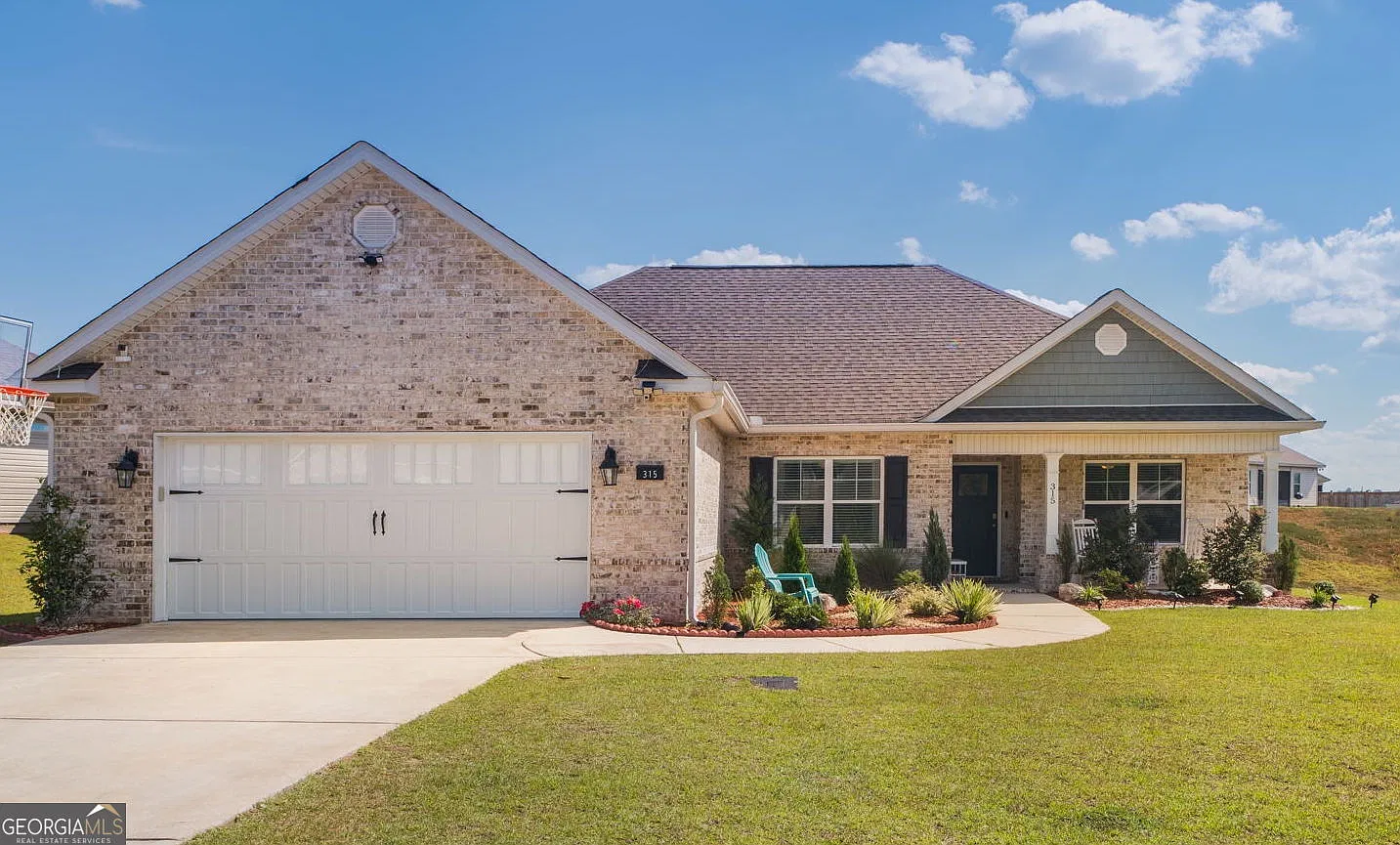 3 bed, 2.0 bath, 1853 sqft, $2,450 — Photo 1