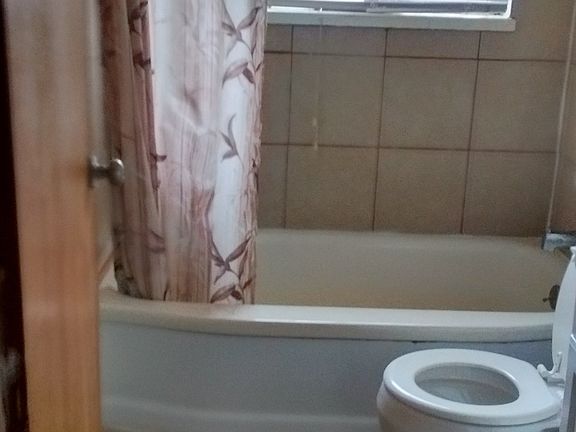 4th image of 619 Rockford Ave APT 3