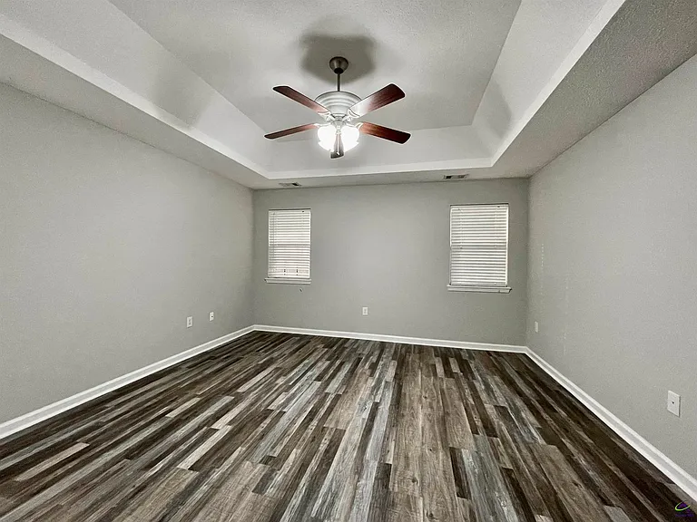 321 Deerfield Cir — Photo 15