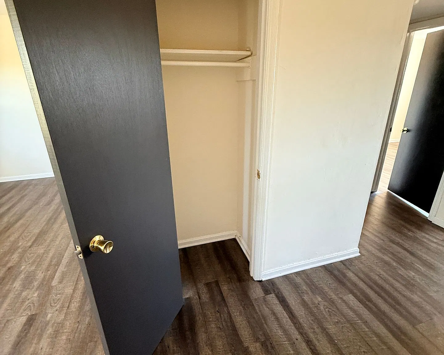 Dixon Manor Apartments — Photo 4