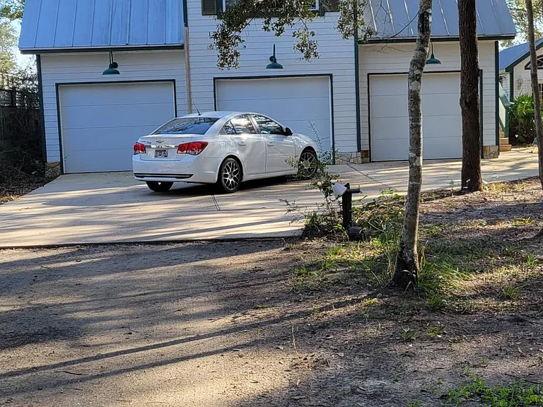 Satsuma Rd — Photo 15