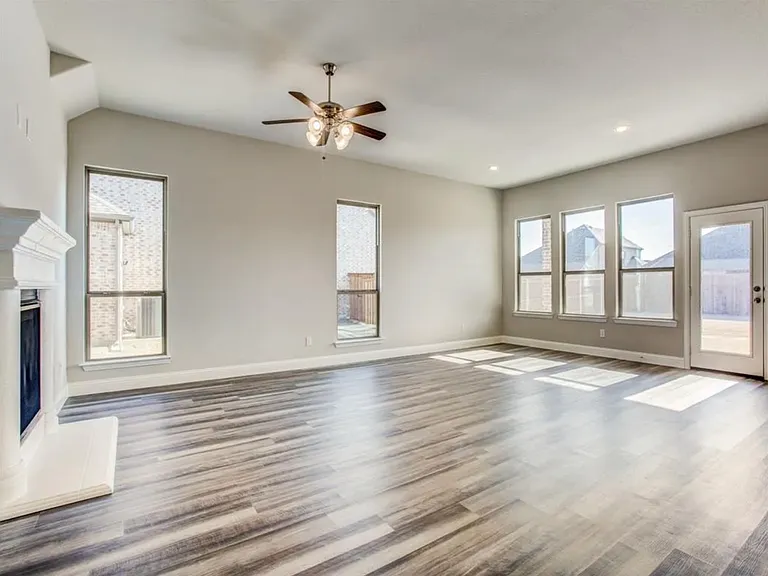 1605 Canals Dr — Photo 4