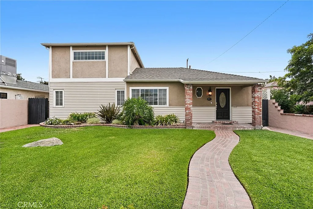 3 bed, 2.5 bath, 2155 sqft, $5,395 — Photo 2