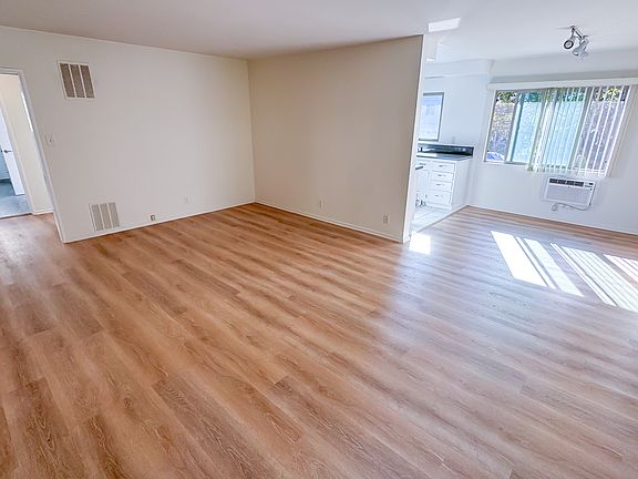 2nd image of 949 Euclid St #1