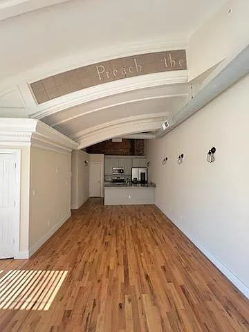 1 bed, 958 sqft, $1,799 — Photo 2