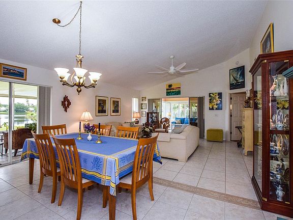 5th image of 815 Harrington Lake Dr N #81