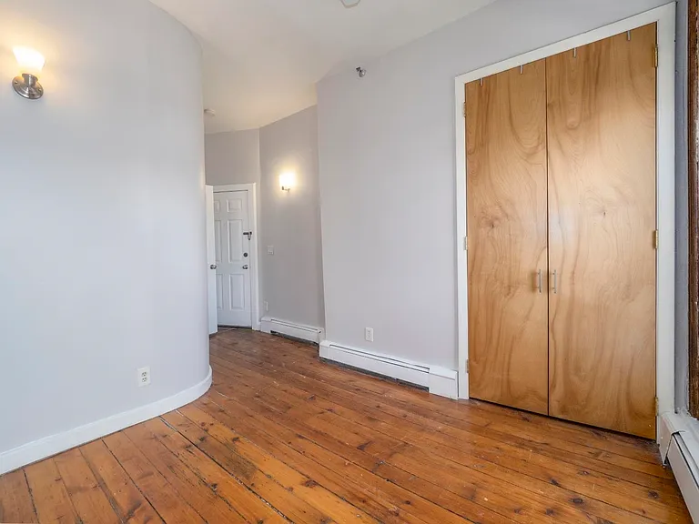 343 4th St #5 — Photo 8