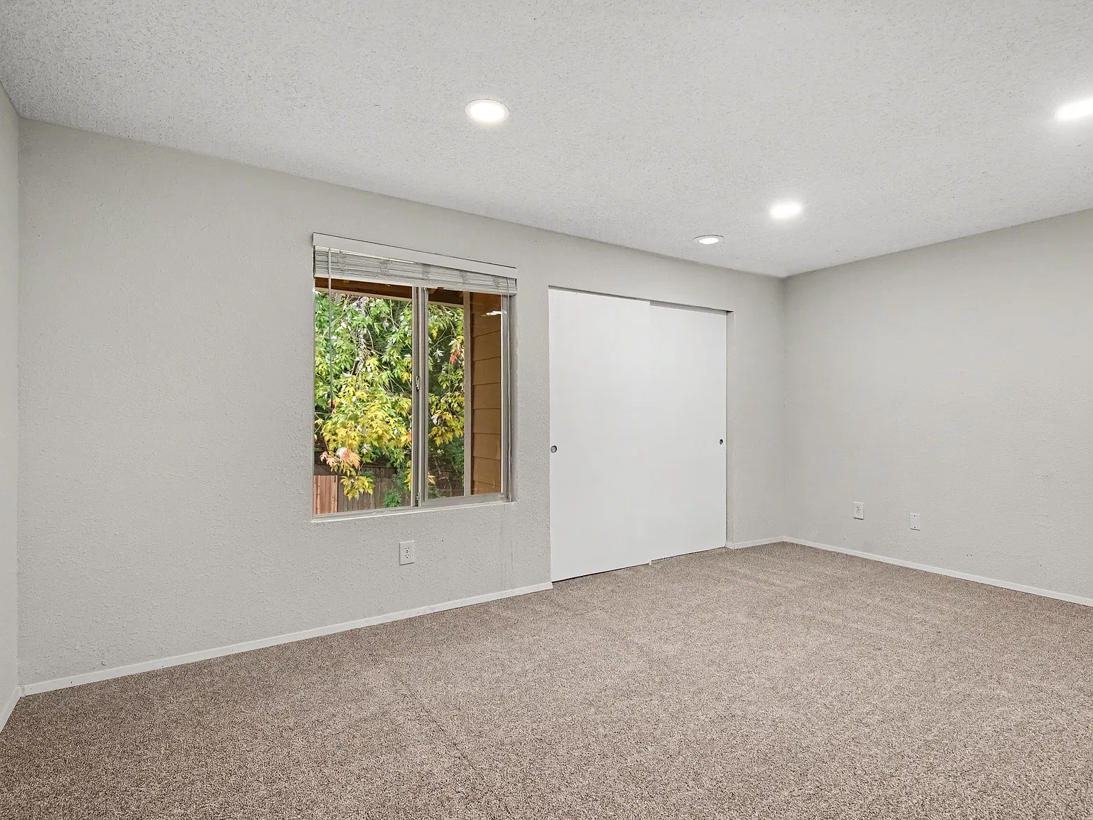 2 bed, 1.5 bath, 1057 sqft, $1,900 — Photo 2