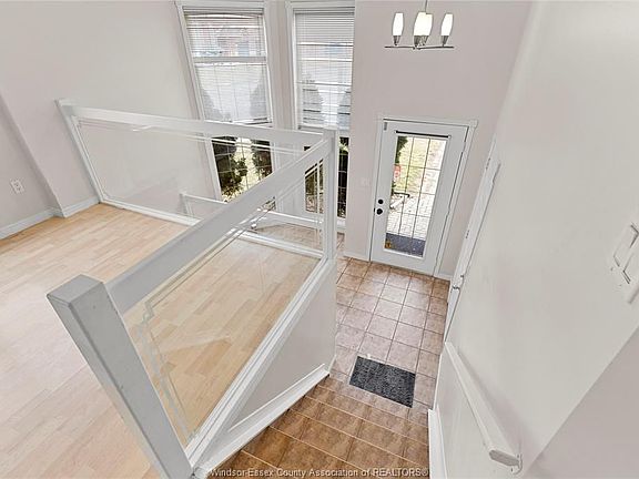 4th image of 1589 Vollans St
