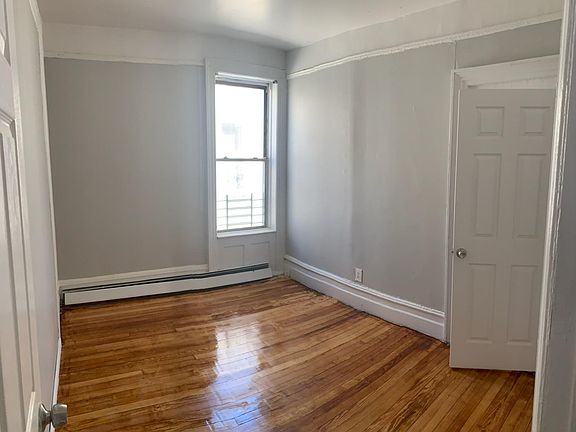 3rd image of 1046 Grant Ave #B3