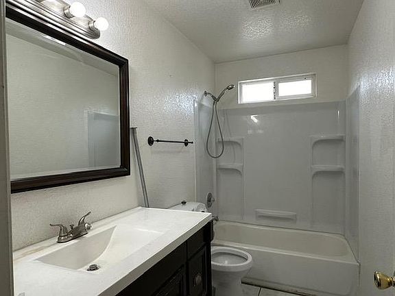 4th image of 1403 Carmen Ave