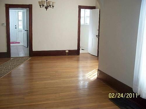 4th image of 326 Broadway Ave