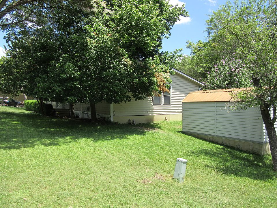 2nd image of 440 Molo St