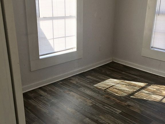 4th image of 1600 W Washington Ave
