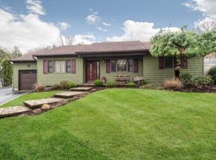 710 Meadow Rd, Smithtown, NY 11787