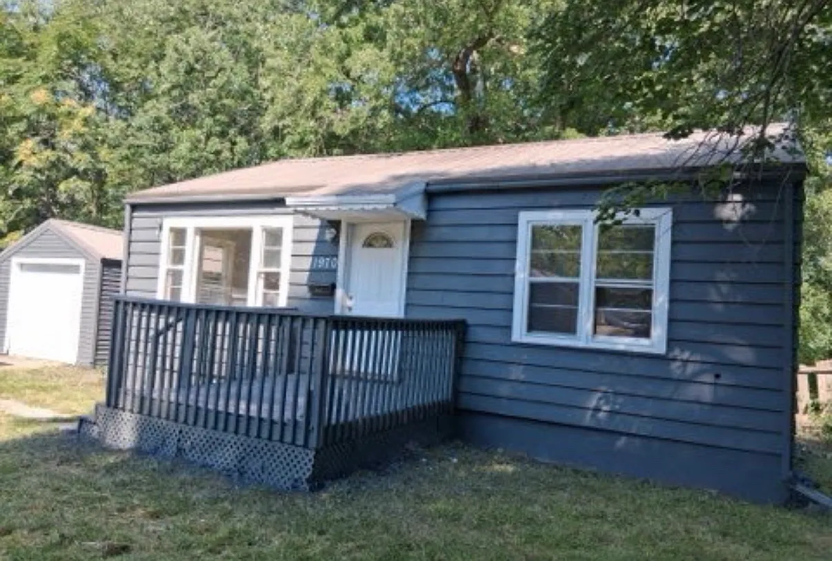 2 bed, 768 sqft, $1,100 — Photo 1