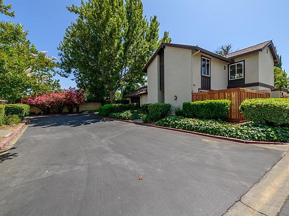 3rd image of 181 Fairoaks Drive