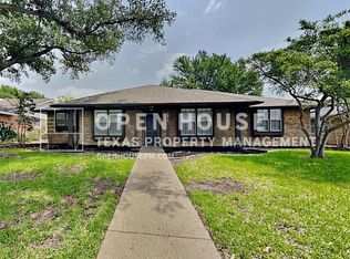 3810 Vista Woods Dr, Carrollton, TX 75007