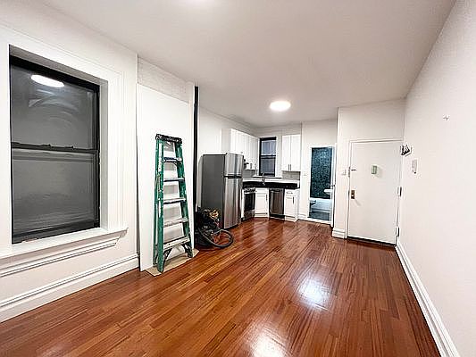 4th image of 108 E 97th St APT 2e