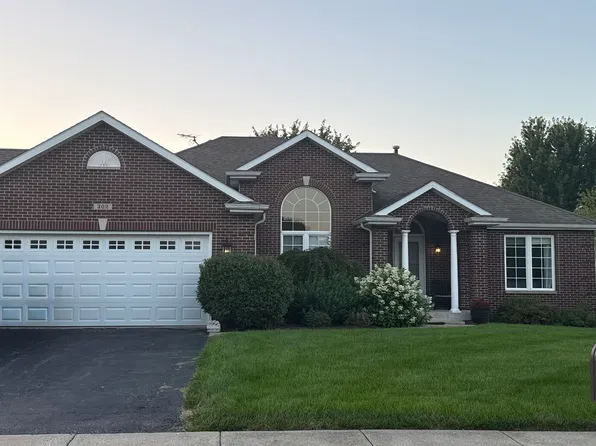 302 Sherman Ln, Poplar Grove, IL 61065