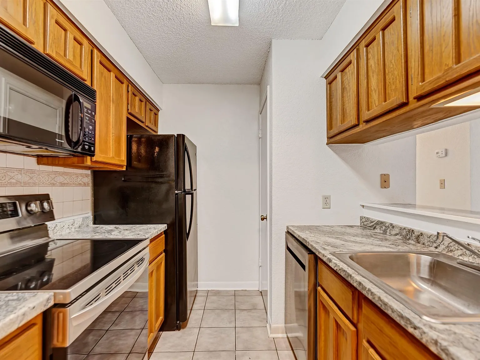 2 bed, 2.0 bath, 1036 sqft, $1,200 — Photo 4
