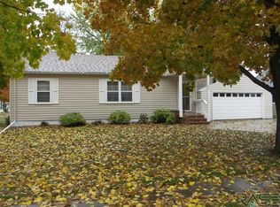 606 N Oakley St, Luverne, MN 56156