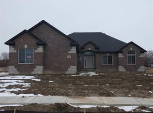 35881 Cascade Dr, New Baltimore, MI