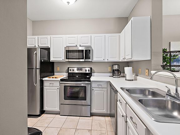 3rd image of 1600 Long Grove Dr Unit 417