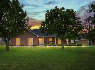 812 N Ash St, Lindsay, TX 76250