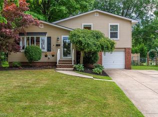 39022 Gardenside Dr, Willoughby, OH 44094