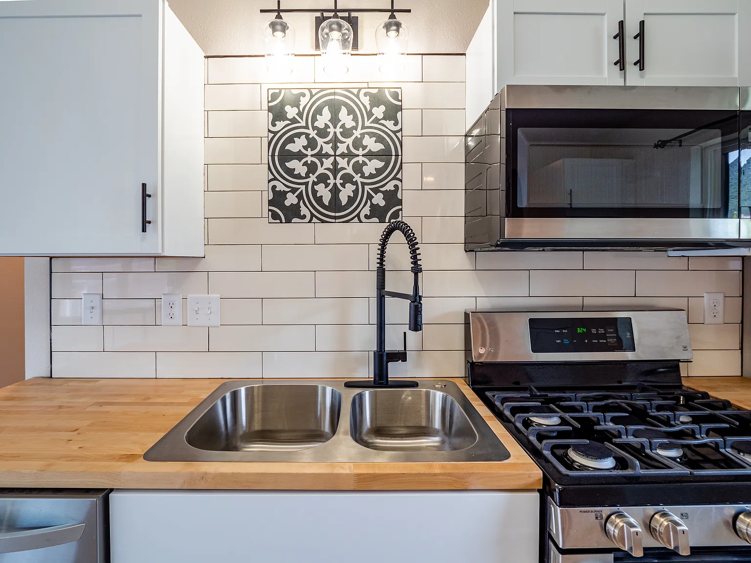 3 bed, $2,045 — Photo 4