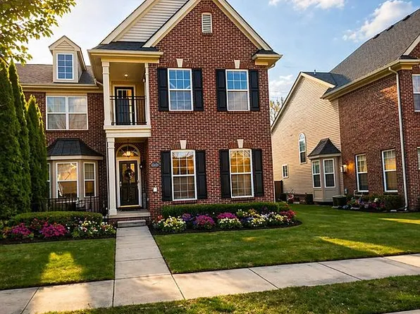 42682 Park Crescent Dr, Sterling Heights, MI 48313