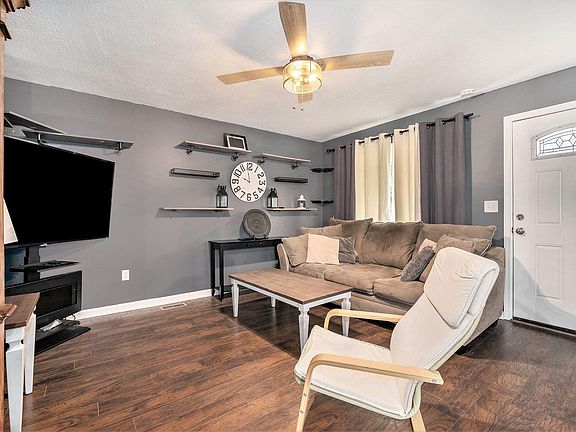 3rd image of 20216 Nicke St