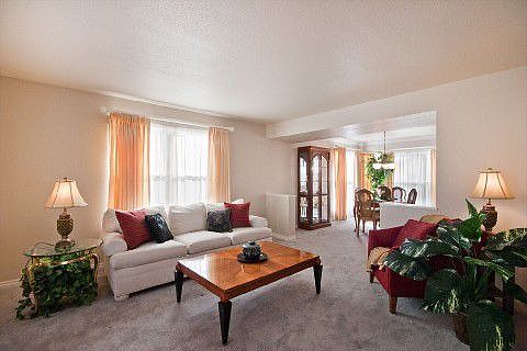 Living Room/Dining Room