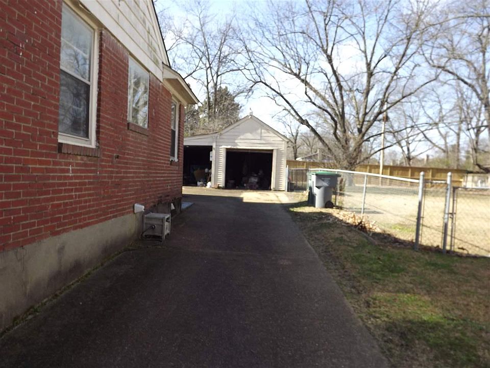 2nd image of 1071 Sandra St