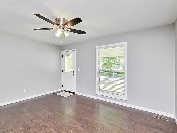 5th image of 11980 Meadow Run Ct