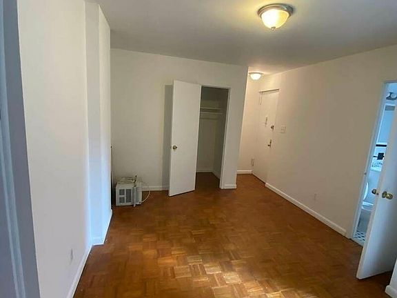 4th image of 203 E 27th St #47A